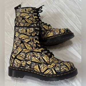 NWOT Dr. Martens Butterfly Boots Women Size US 7 Style 1460 Docs UK5 EU38 RARE